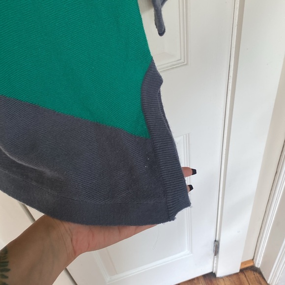 NY Collection asymmetrical grey and green sweater - Picture 3 of 6